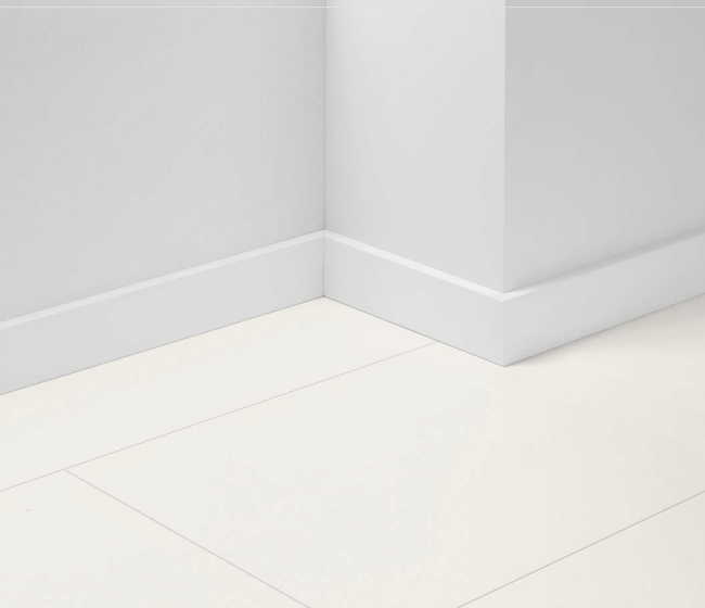 Listwa podłogowa biała PARADOR SL18. Wymiary: 2200 x 70 x 16,5 mm