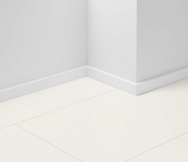 Listwa podłogowa biała PARADOR SL3. Wymiary: 2200 x 40 x 16 mm